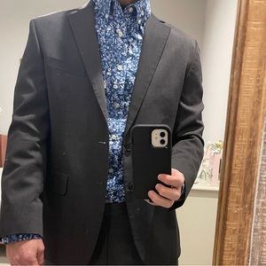 Men’s Charcoal modern fit Suit / 38S jacket / 32x32 pants